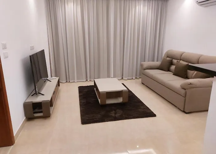 Alhambra First Avenue Apartmanhotel 3*