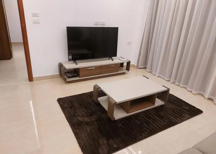 Alhambra First Avenue Apartmanhotel 3*