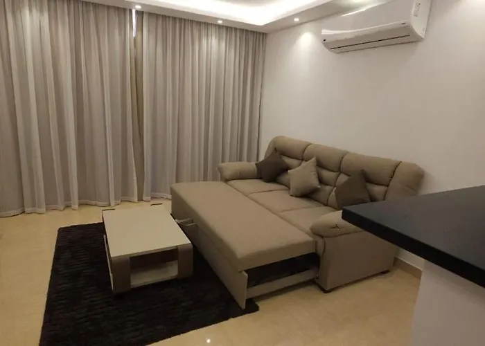 Alhambra First Avenue Apartmanhotel