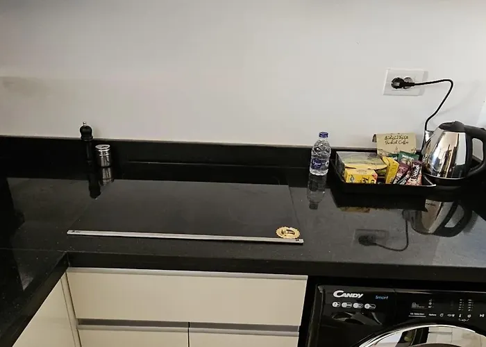 Alhambra First Avenue Apartmanhotel