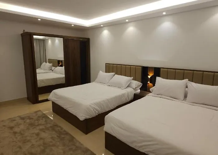 Alhambra First Avenue Apartmanhotel 3*