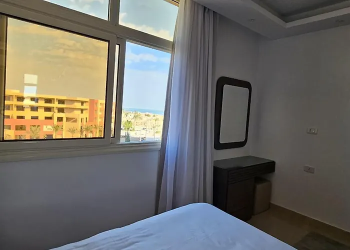 Alhambra First Avenue Apartmanhotel 3*