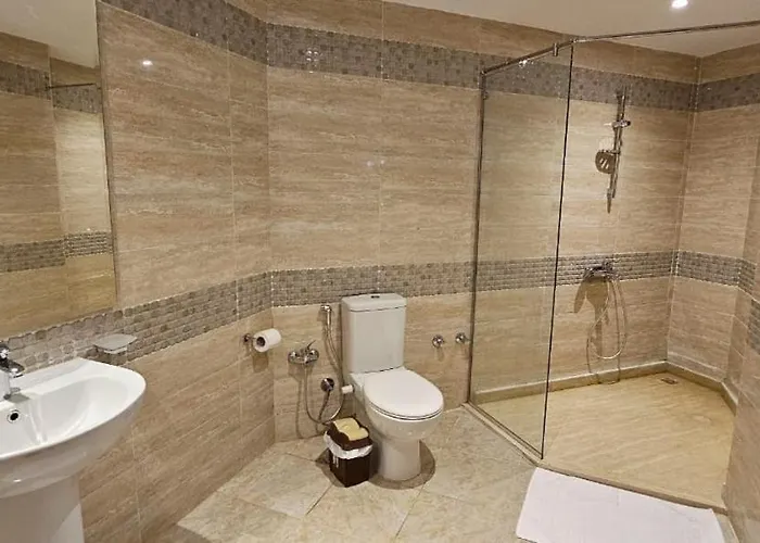 Alhambra First Avenue Apartmanhotel 3*