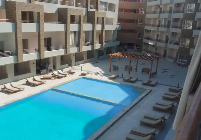 Alhambra First Avenue Apartmanhotel 3*